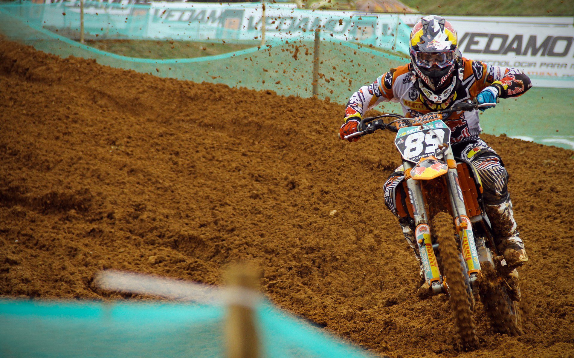 _极地冰泳赛事：在极寒中感受运动魅力_，极地冰屋图片