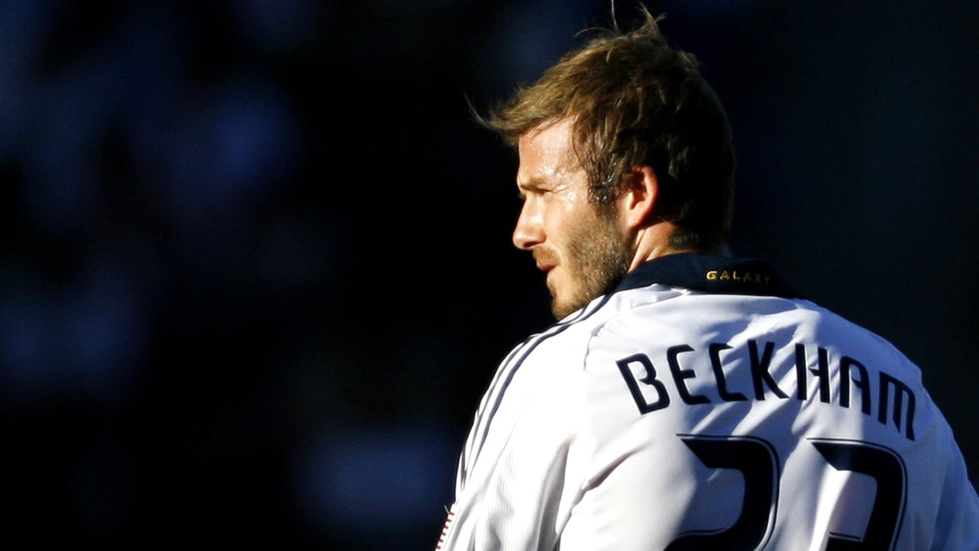 “青少年足球装备升级，专业化设备普及全国”，青少年足球比赛用鞋规定